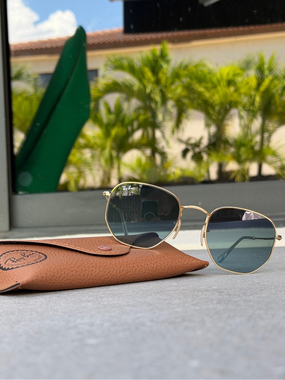 Ray-Ban Gold Frame Sunglasses with Green Lenses Unisex (model 54021)